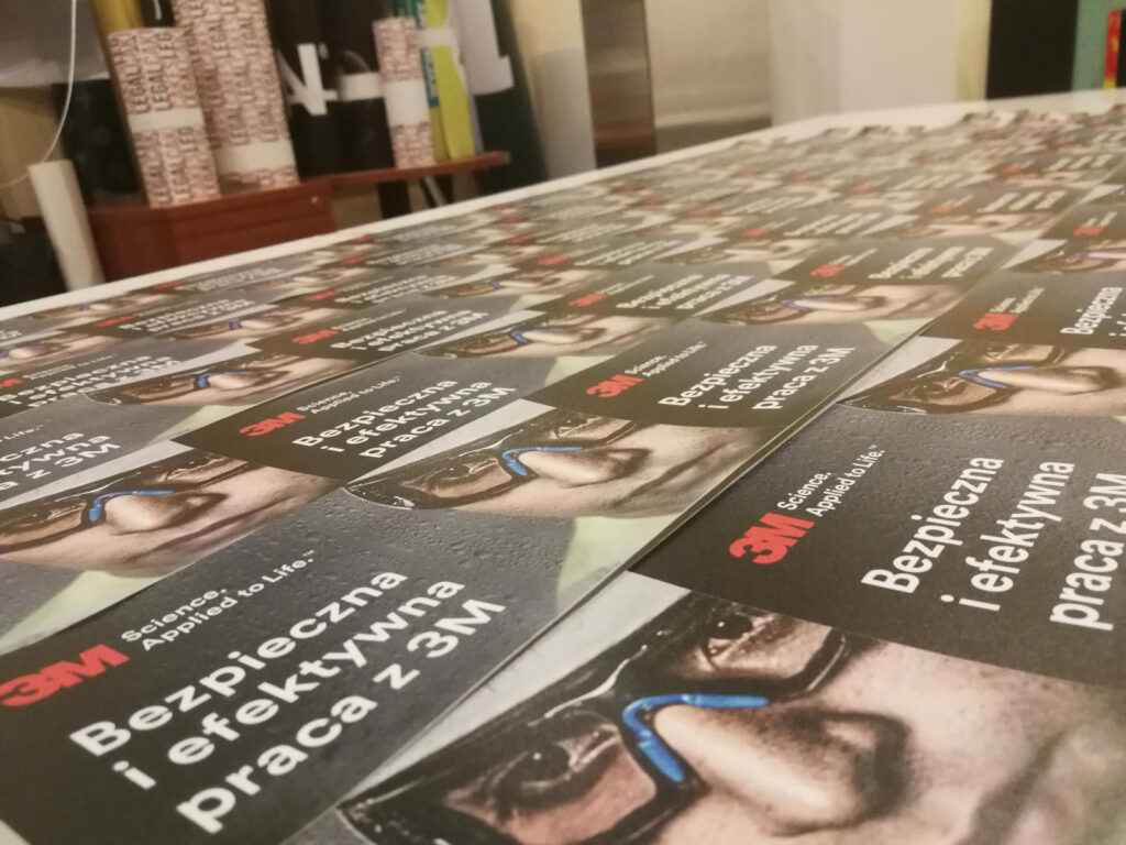 oklejanie folia reklamową  Warszawa