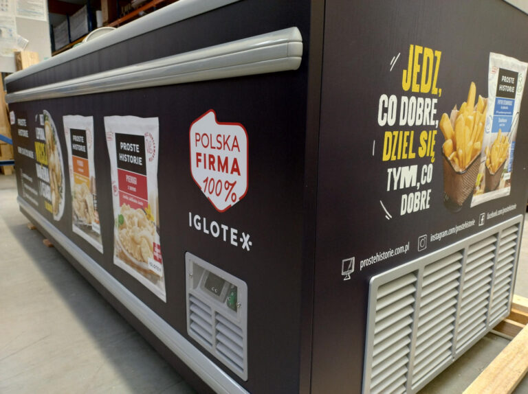 oklejanie lodówek i zamrażarek folią reklamową – realizacja