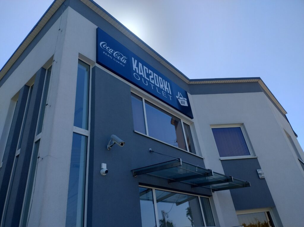 Kaseton reklamowy LED dla sklepu Kaczorki Outlet
